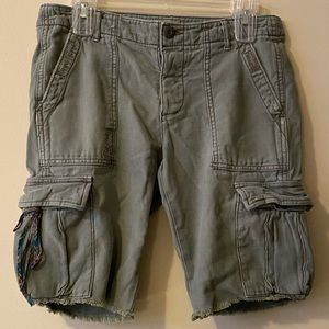 American Outfitters Army Green Women’s Cargo Shorts Size 2